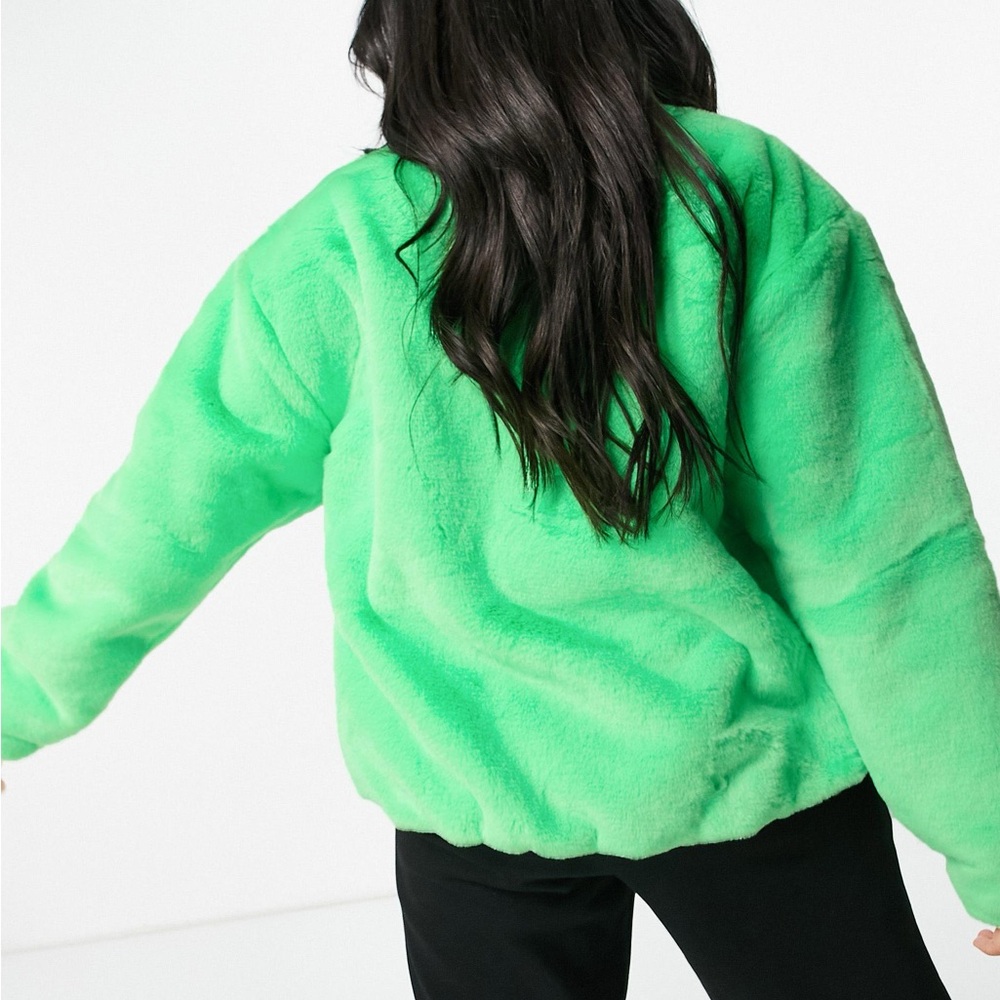 Nike Women Faux Fur Jacket 💚 Size M - Picture 2 of 6